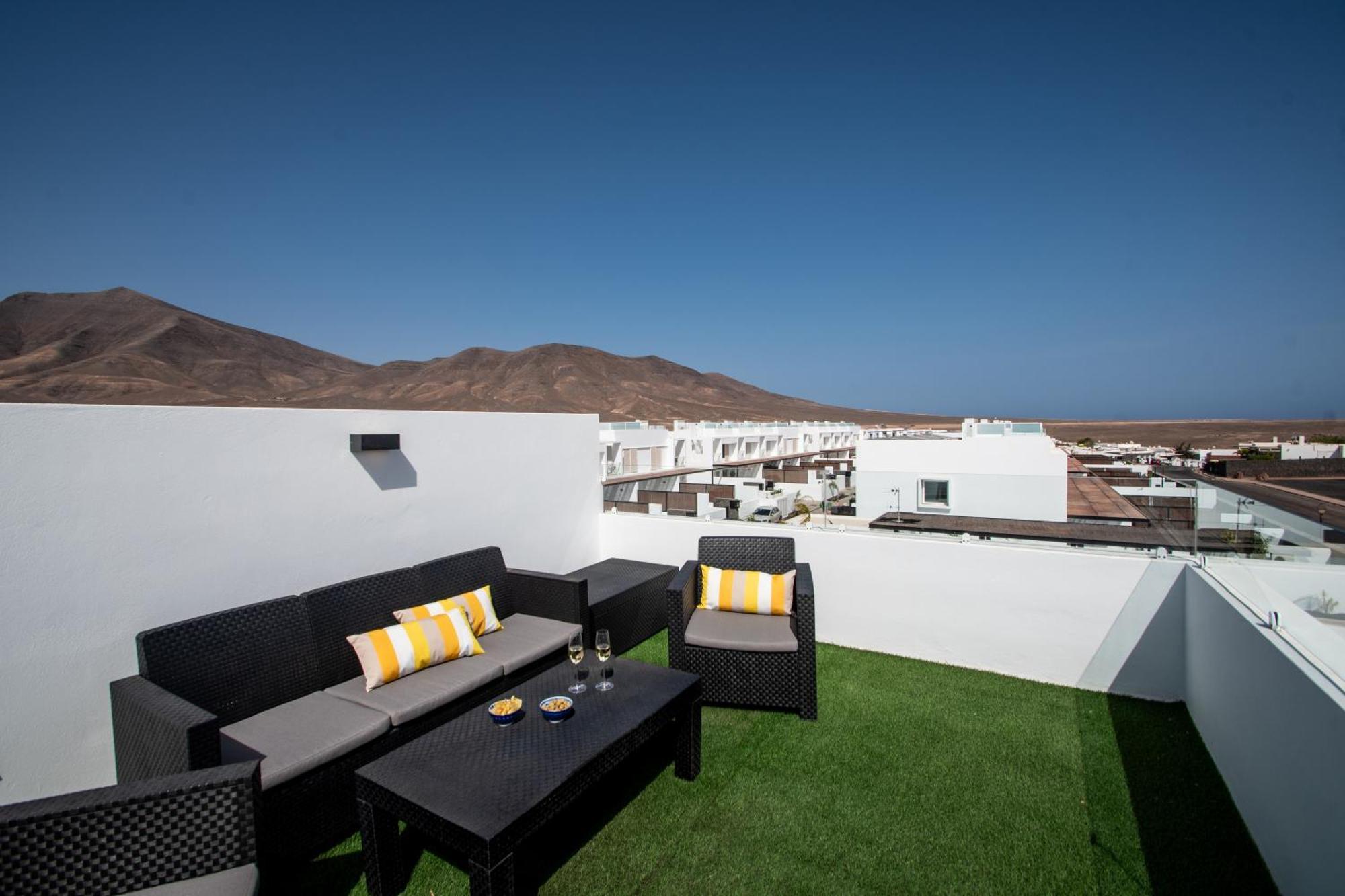 Serena Villa 38 - Heated Pool, Sea Views, Ac, High Speed Internet Playa Blanca  Extérieur photo