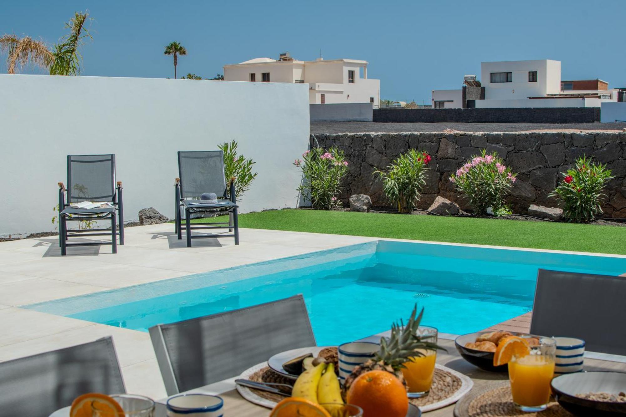 Serena Villa 38 - Heated Pool, Sea Views, Ac, High Speed Internet Playa Blanca  Extérieur photo
